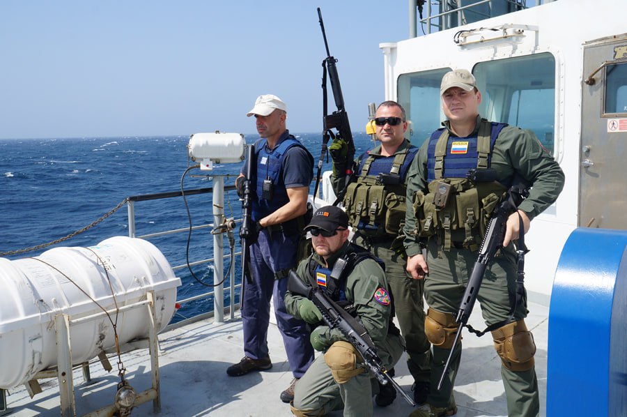 Вооруженные люди в военной форме из ЧВК теперь охраняют танкеры "теневого флота" в Балтийском море, утверждают ВМС Швеции