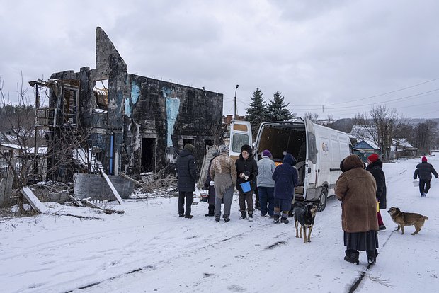 Украина начала принудительную эвакуацию семей из Святогорска в ДНР