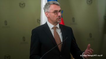 Со здания МВД Чехии по распоряжению нового министра сняли флаг Украины