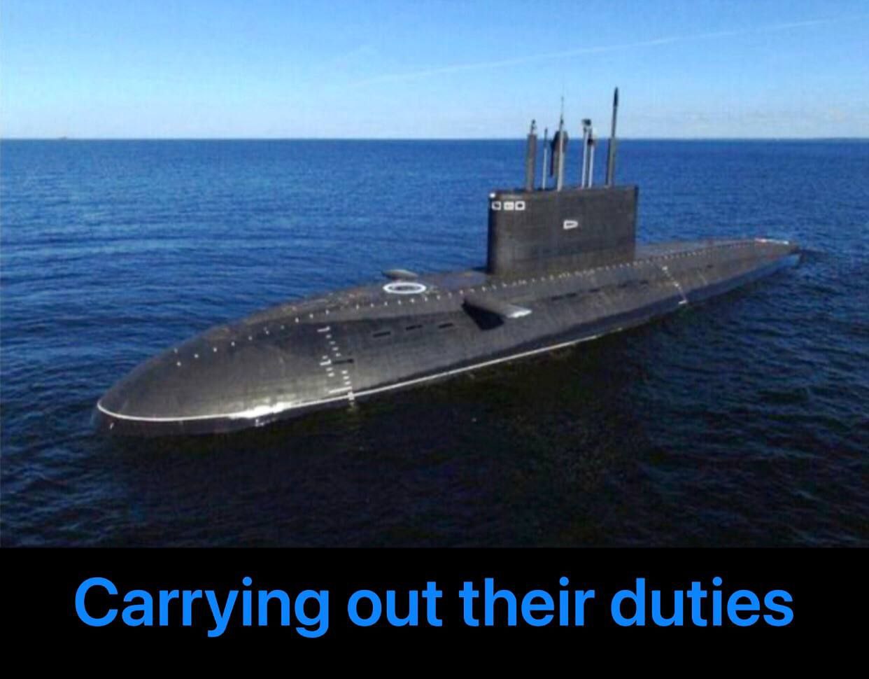 В понедельник Украина заявила, что нанесла удар по российской подводной лодке в порту Черного моря с помощью подводных беспилотников