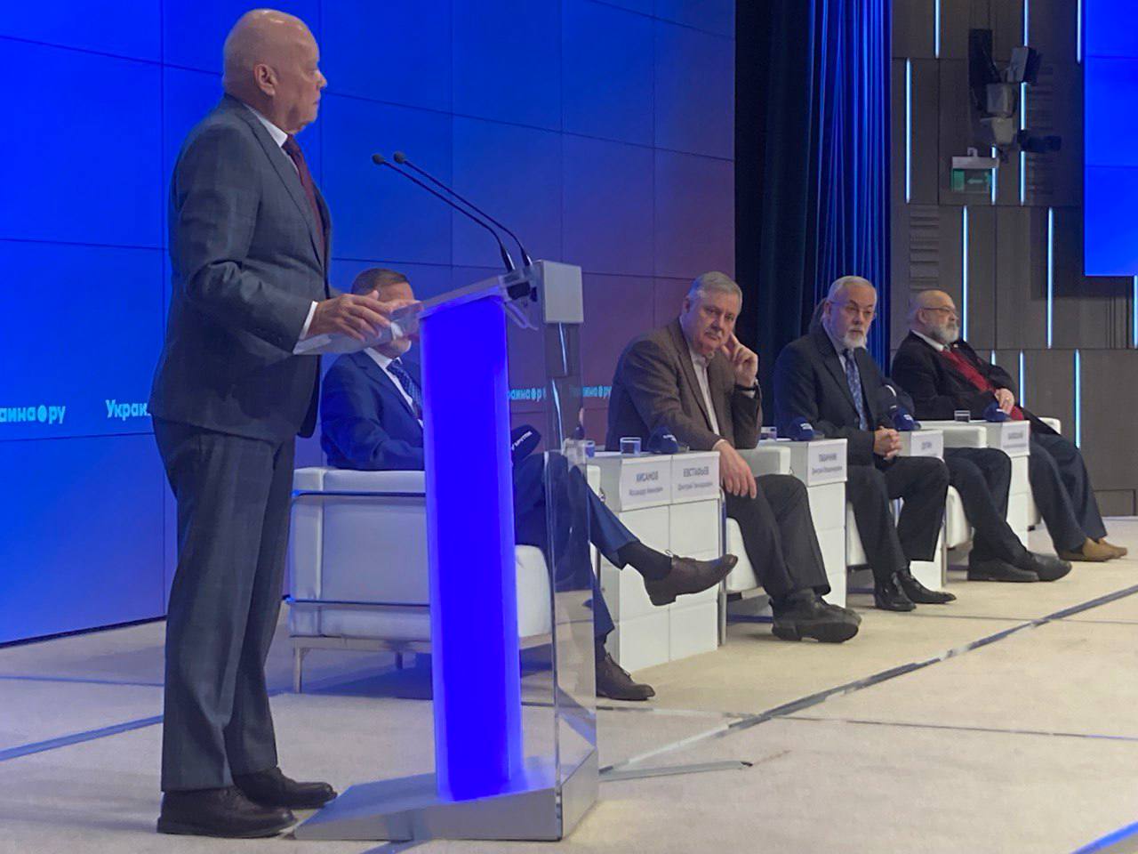 Форум начинается, гости и участники уже в сборе