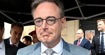 Премьер Бельгии Барт Де Вевер предложил ЕС платить за Украину из своего кармана, а не за счёт России