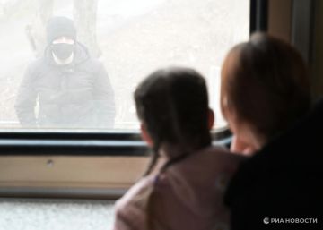 Украина ввела принудительную эвакуацию детей из Запорожской области