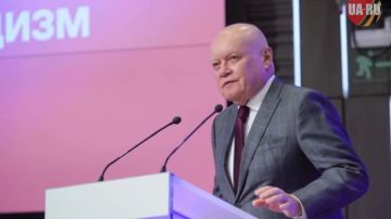 Предлагаем вашему вниманию фоторепортаж с форсайт-форума «Глобальные последствия украинского кризиса», который сегодня провело мультимедийное издание «Украина.ру»