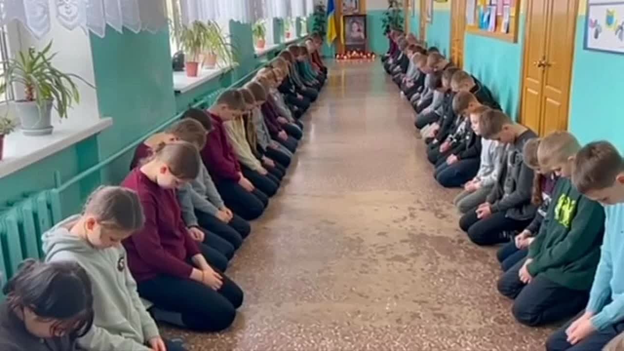 Марина Ахмедова: Минута молчания в школе на Украине