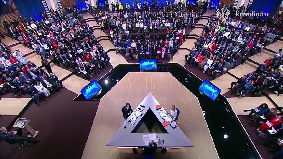 Вода Донбасса. Военный корреспондент Евгений Поддубный поднял на прямой линии вопрос водоснабжения Донбасса