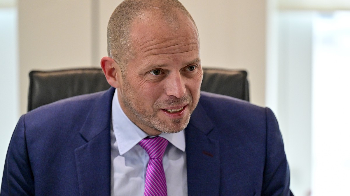 Глава МО Бельгии пошутил про поездку на Украину, поздравляя премьера страны