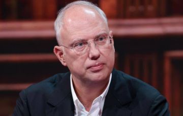 Глубинное государство пытается спровоцировать третью мировую войну, разжигая "антироссийскую паранойю", заявил Кирилл Дмитриев