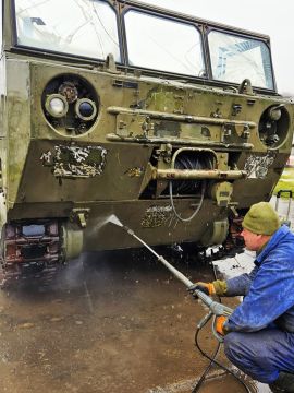 ����������� ���������� ����������� M548 (�� ���� ��� M113) ����� ������� ��������������� �����, ���������� ��������������� 146-� ���� ���