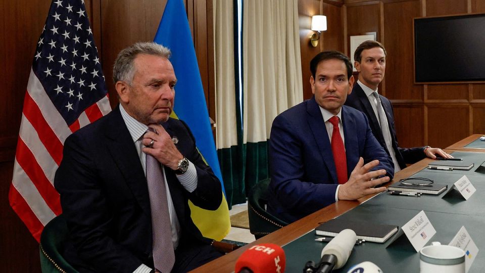 В администрации США начался раскол из-за Украины: люди Трампа ссорятся по вопросу поездок и встреч