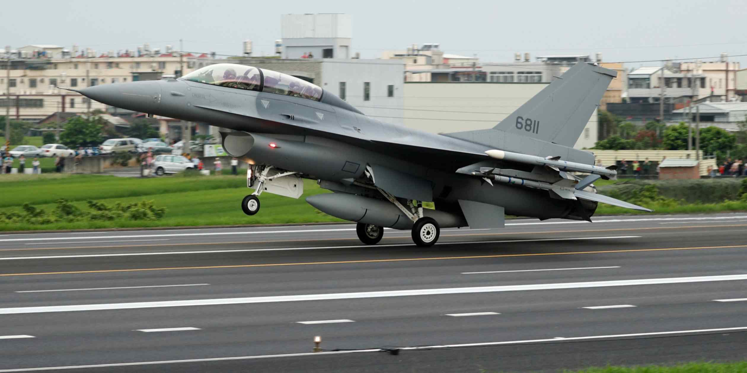 Очередь на безопасность. На Тайване все еще ждут оружие