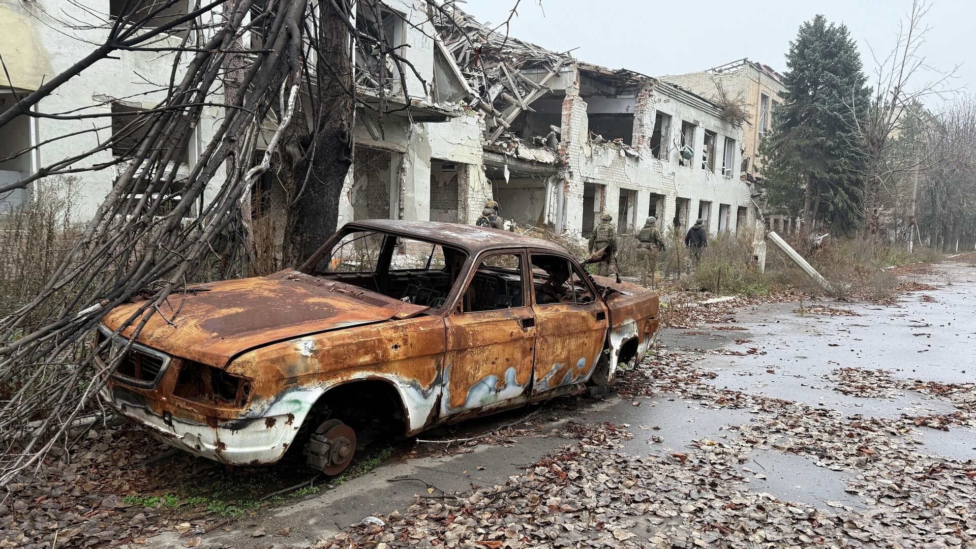 "Мира ждать не стоит, Украину будет колбасить до 2040 года": эксперты и политики о перспективах страны