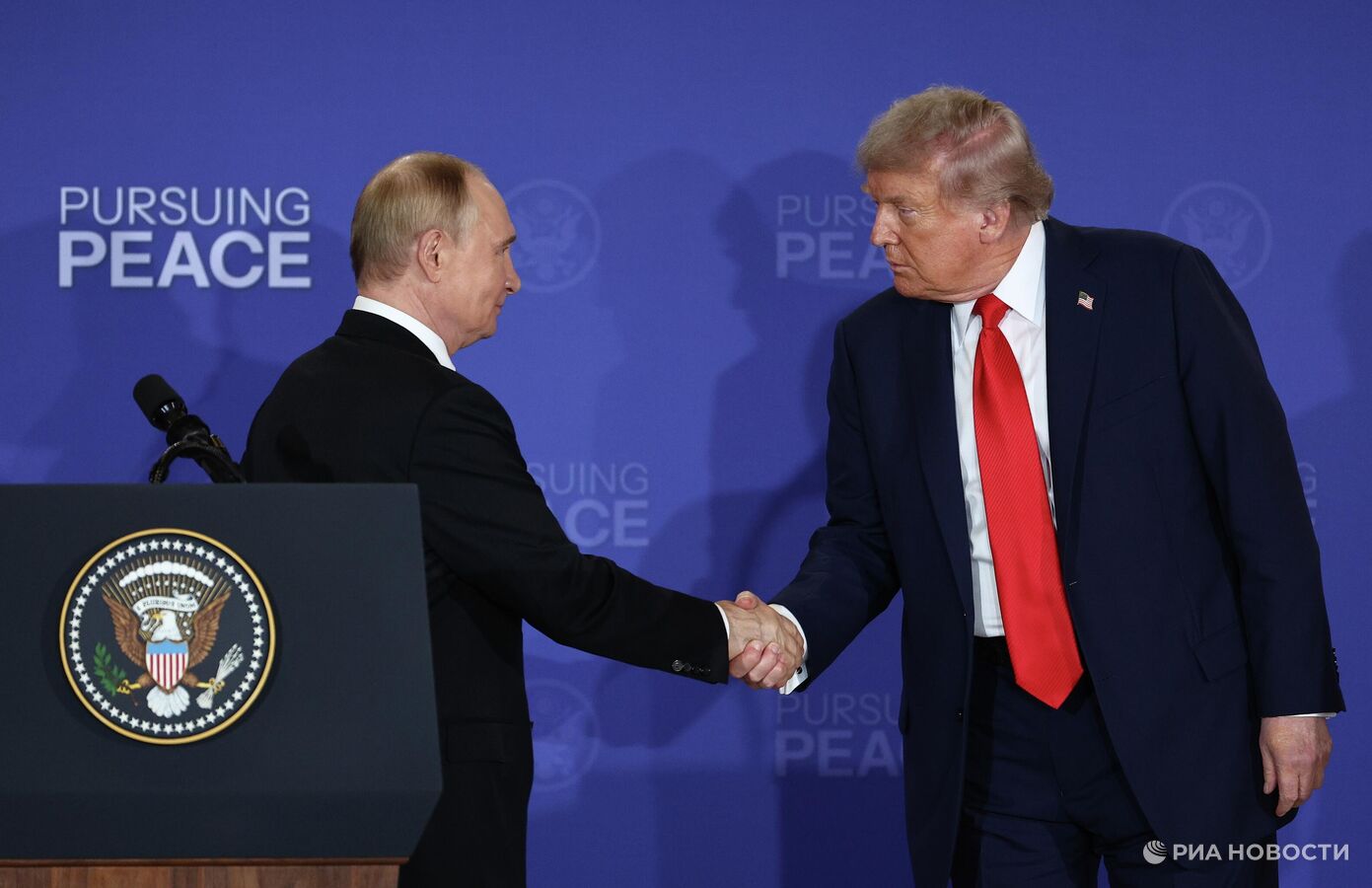 Трамп хотел поговорить с Путиным перед встречей с Зеленским, заявил Ушаков