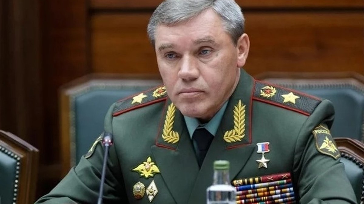 Герасимов: ВС РФ наступают почти по всей линии соприкосновения в зоне СВО