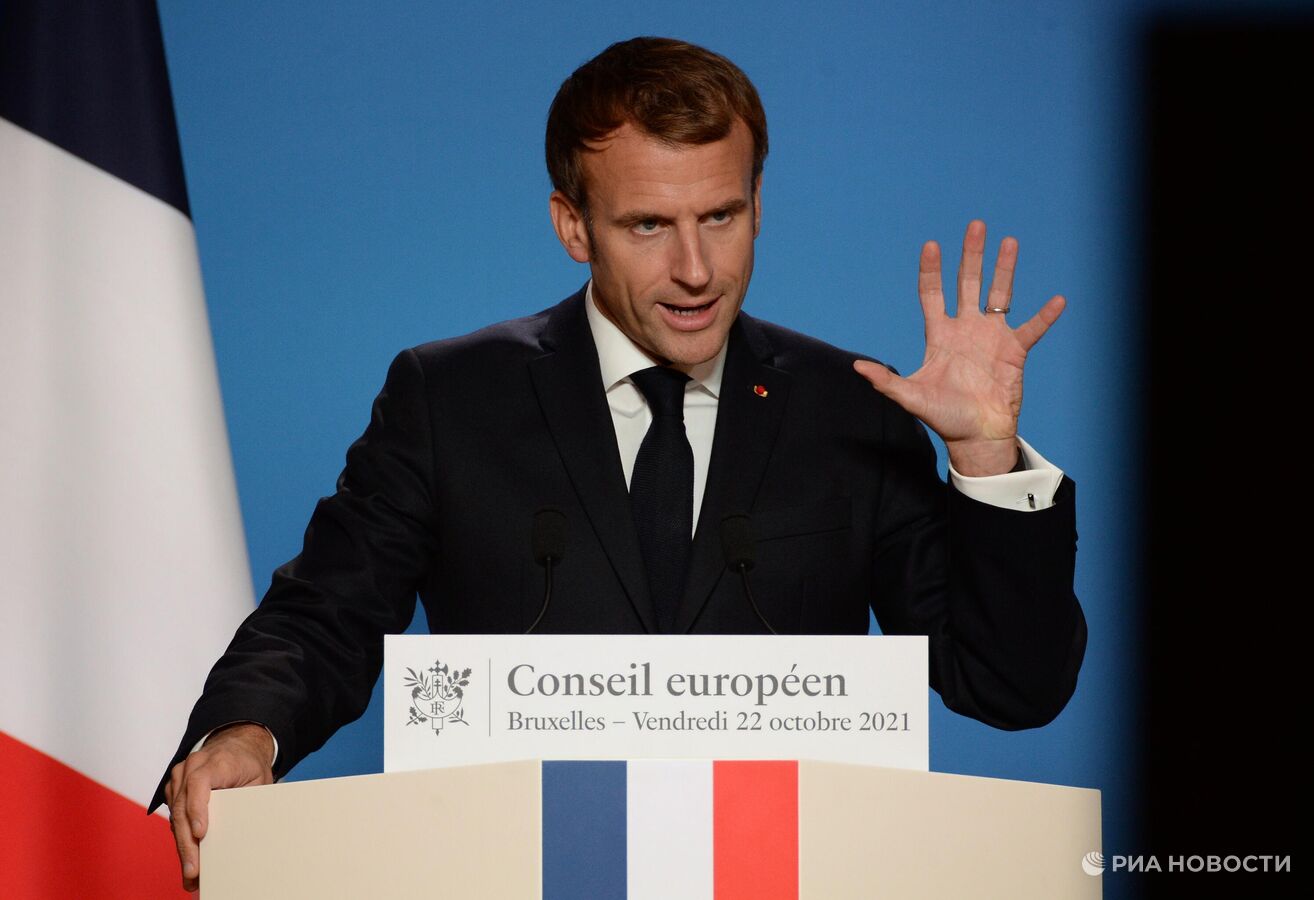 Макрон рассказал о разговоре с Зеленским и Трампом