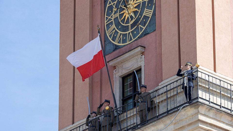 "Если у нас так плохо, то путь свободен": в Польше резко отреагировали на слова главы МИД Украины о притеснении украинцев