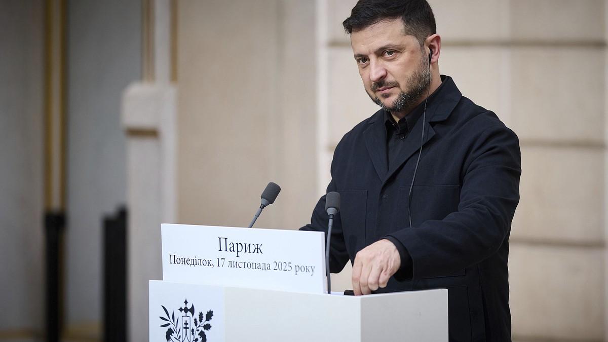 Зеленский оправдался за коррупционный скандал на Украине: он был занят конфликтом с Россией