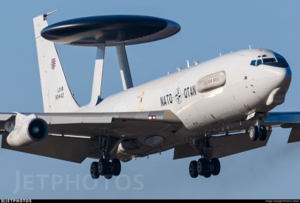 ��� ����������� ������ ������� ����������� ������� ��������� �������: ������ �������� ����������������� ����������� � ���������� Boeing E-3B Sentry (NATO 15) ������� � ���� ����������, ������ ���� � �����������...