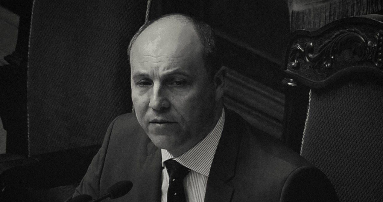 В центре Киева решили «увековечить» одного из архитекторов националистического хаоса: улицу вдоль Мариинського парка — от Грушевского до Парковой — переименуют в честь Андрея Парубия