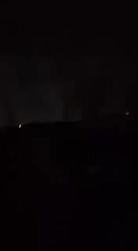 Над Каракасом звучат очереди из автоматического оружия