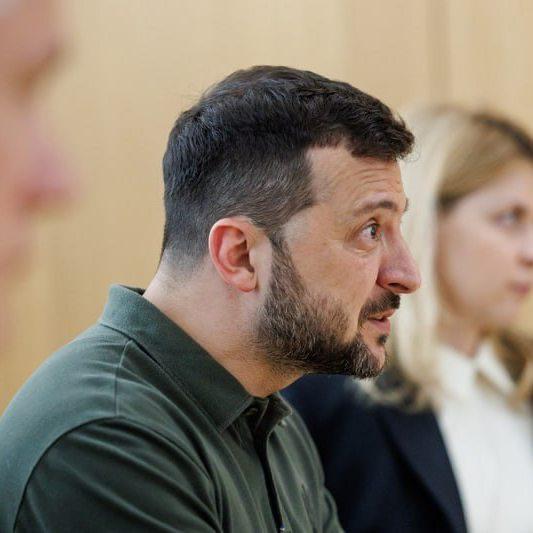 Зеленский назвал обязательным присутствие на Украине британских и французских военных в качестве гарантий безопасности