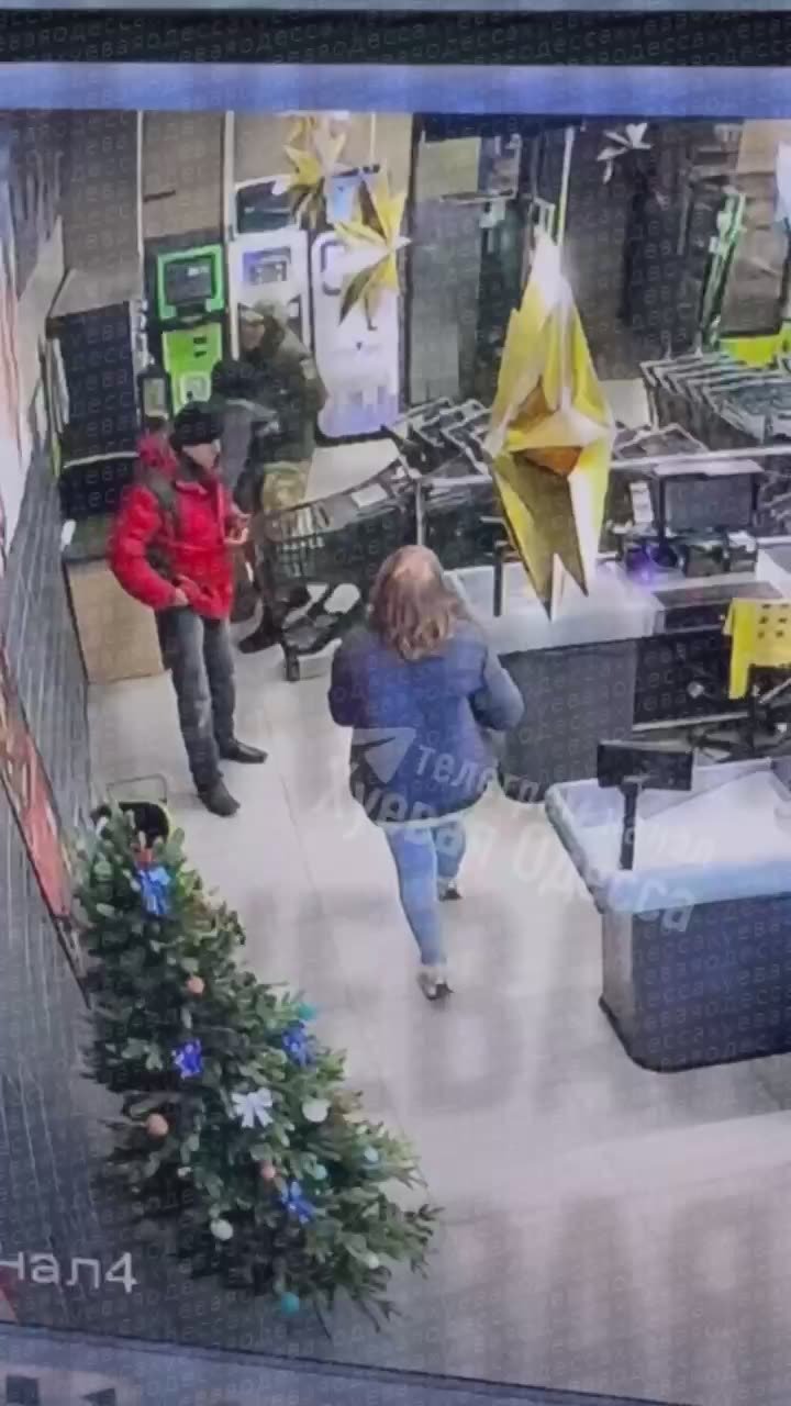 На Украине жизнь полна сюрпризов: пошел за продуктами на праздники - а уехал в окоп