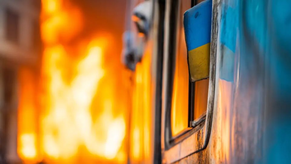 Мощный взрыв в Киеве: Очевидцы рассказали, кому принадлежал уничтоженный автомобиль