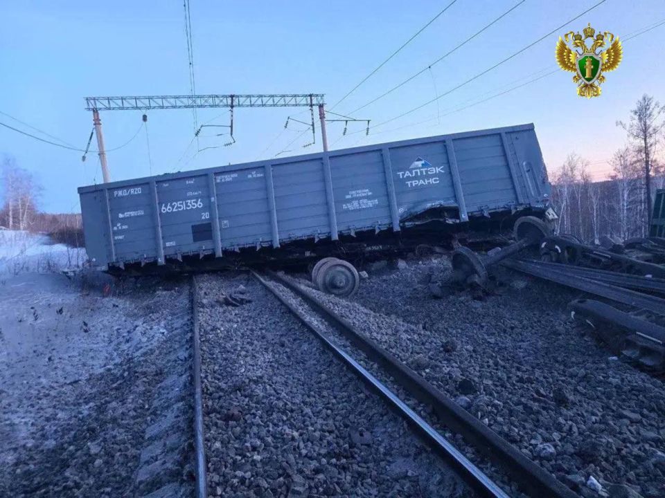 Около 35 вагонов с углем сошли с пути в Амурской области