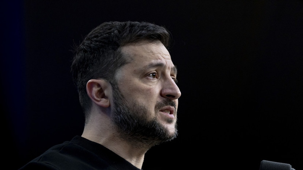 Зеленский заявил о подготовке двух вариантов для Украины — дипломатическом и военном