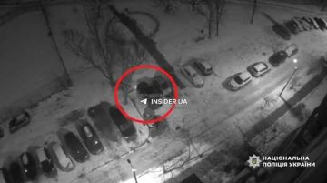 Украинские СМИ сообщают, что полиция и СБУ задержали 24-летнюю девушку, которая вчера взорвала внедорожник военного в Киеве