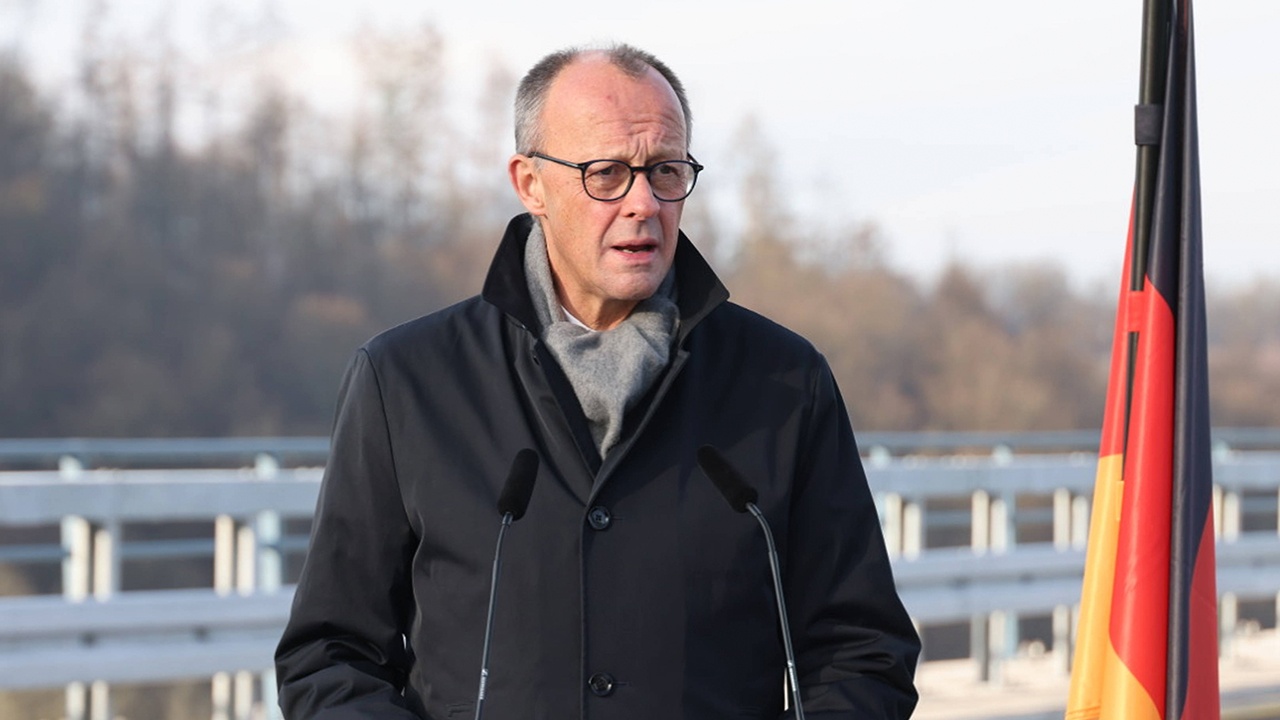 Мерц: силы ЕС могут задействовать на прилегающей к Украине территории