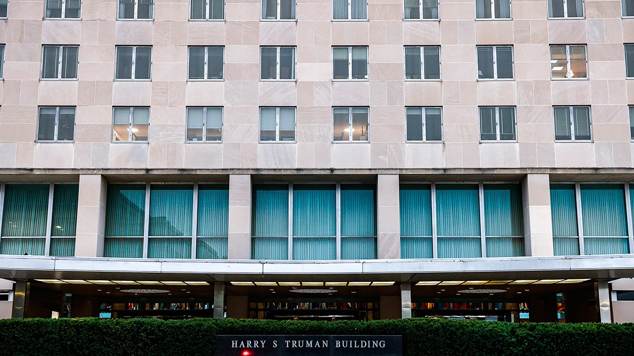 Госдеп США обновил рекомендации не ездить в Россию и на Украину