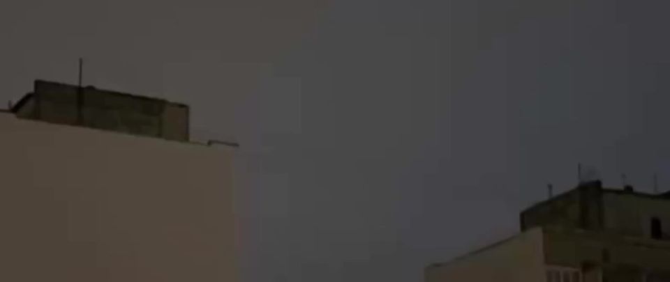 Мощные взрывы и стрельба в Киеве: ударные дроны берут город "в кольцо"