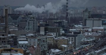 Юрий Подоляка: Половина Киева без тепла, из батарей сливают воду, гауляйтер Кличко рекомендует жителям покинуть город