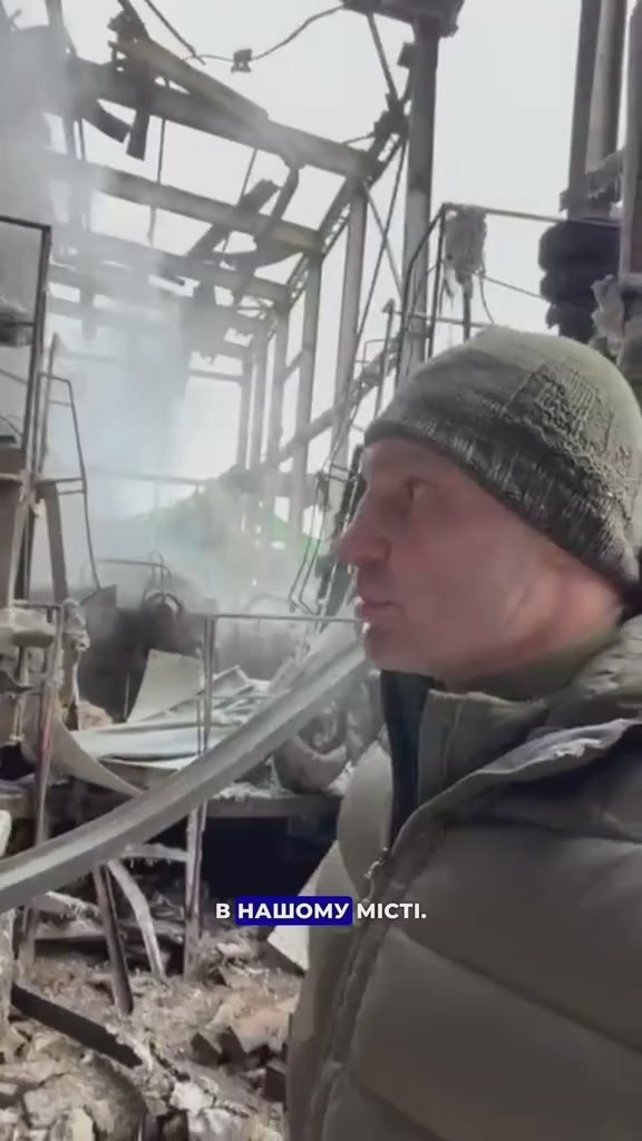 Киевский мэр Кличко делится кадрами с одного из объектов критической инфраструктуры в Киеве, по которому недавно нанесли комбинированный удар