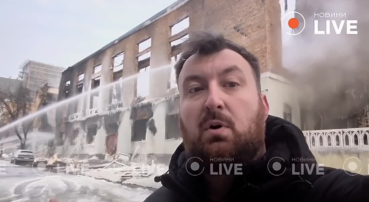 Кадры объективного контроля уничтоженного склада в Киеве после большого пожара, вызванного прилетами гераней