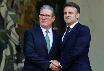 Bloomberg: Стармер и Макрон своим планом продемонстрировали слабость Европы