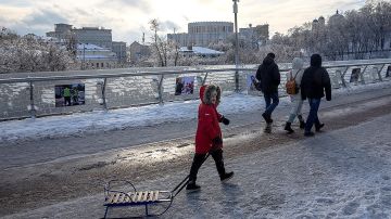 Киевляне рассказали о блэкауте: трубы замерзают вместе с людьми, Новый год праздновали только богатые