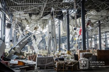 Последствия ракетного удара ВС России по терминалу «Новой почты» в Харьковской области