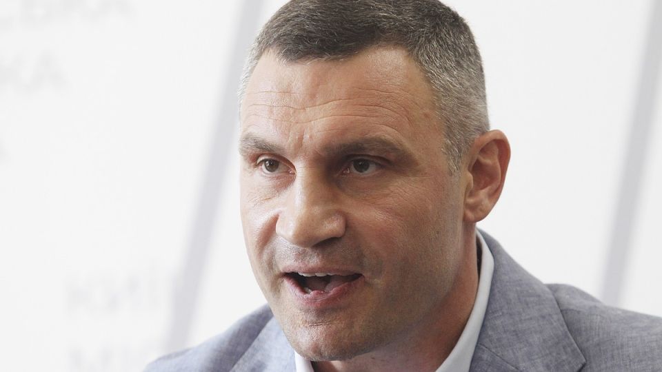 Зеленский обрушился на Кличко из-за неэффективной работы на фоне блэкаута в Киеве: мэр назвал его слова хейтом