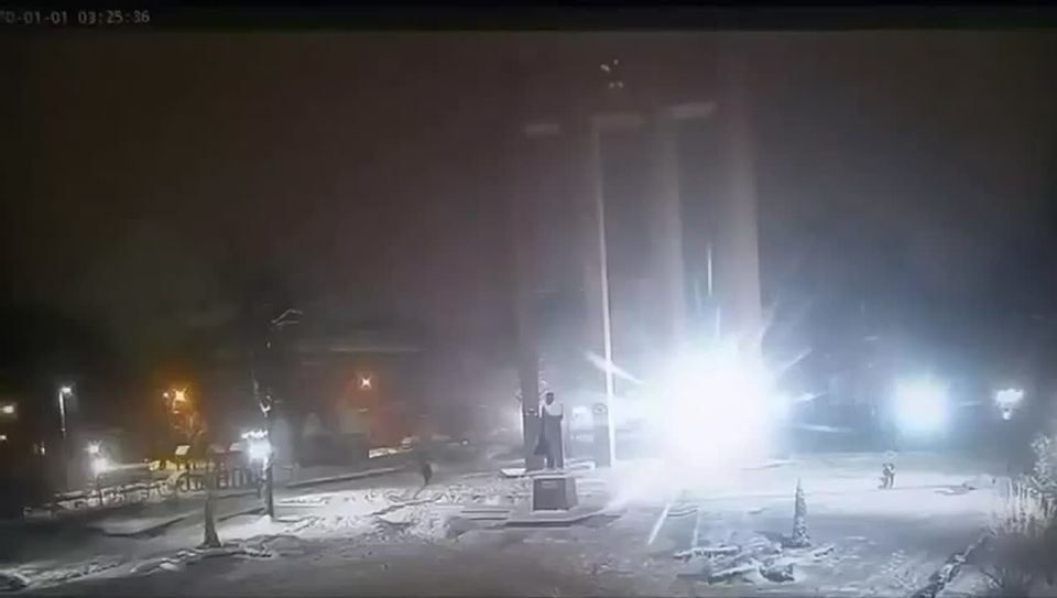 Ночью дрон взорвался на площадке у памятника Бандеры во Львове