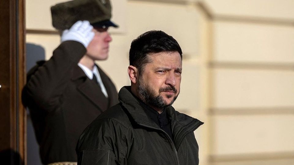 Зеленский из последних сил пытается удержаться у власти: что готов предпринять бывший комик