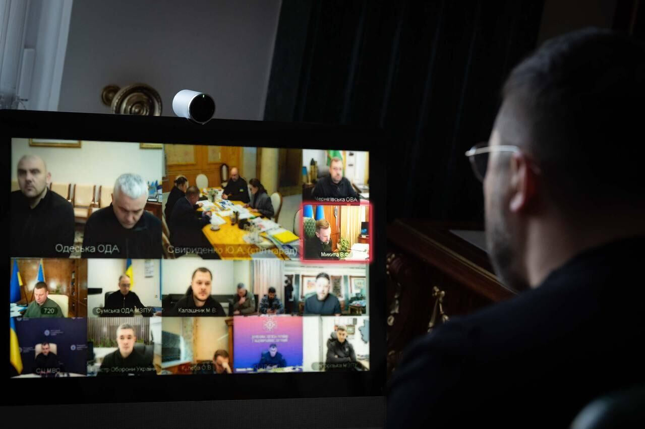 Журналист высмеял конфуз Зеленского на совещании с министрами