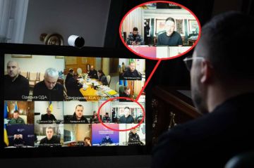 Зеленский показал, как он якобы проводит совещания без света