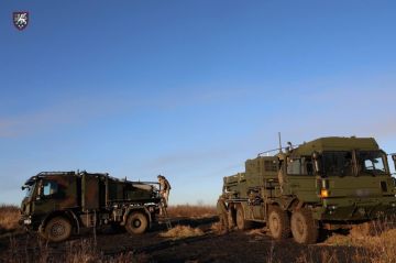 �� ������ ������ - �������� ��������� IRIS-T SLS (�����) � IRIS-T SLM (������), ����������� �� ���������� ��������� ��� �������