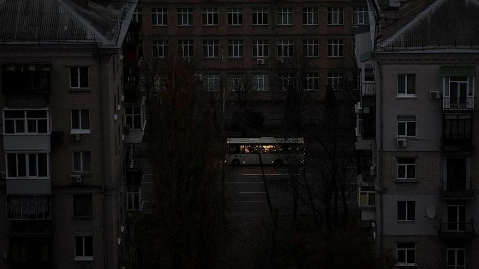 Свет есть 3-4 часа в сутки: На Украине признали катастрофу в сфере энергетики