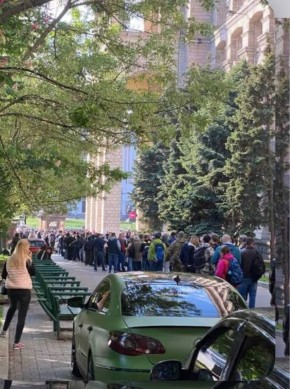 А как скакали, как скакали на майдане