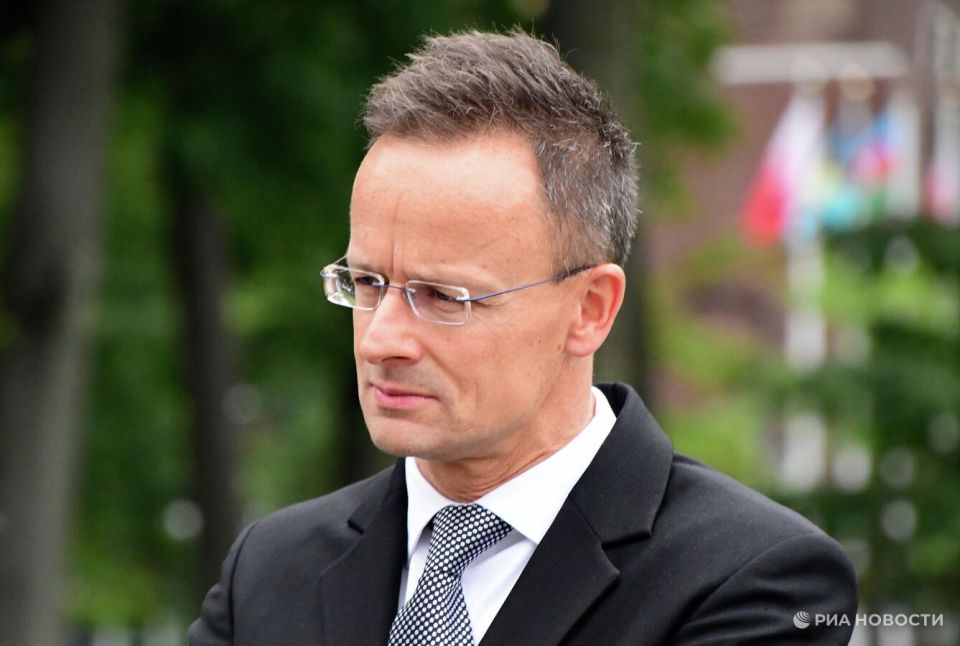 Сийярто устроил перепалку с главой МИД Украины из-за выпада в адрес Орбана