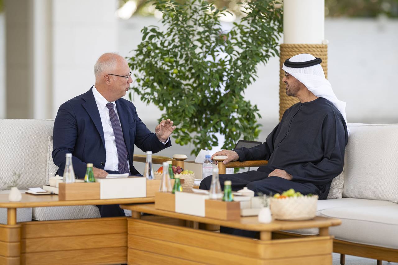 Кирилл Дмитриев поблагодарил президента ОАЭ за организацию трехсторонних переговоров России, США и Украины