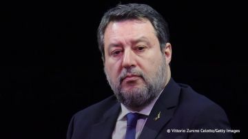 Вице-премьер Италии Маттео Сальвини заявил, что Зеленский проигрывает войну, и призвал его срочно подписать мирный договор: